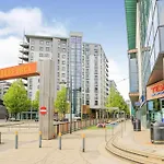 Modern Dock &free Secure Parking! 利兹