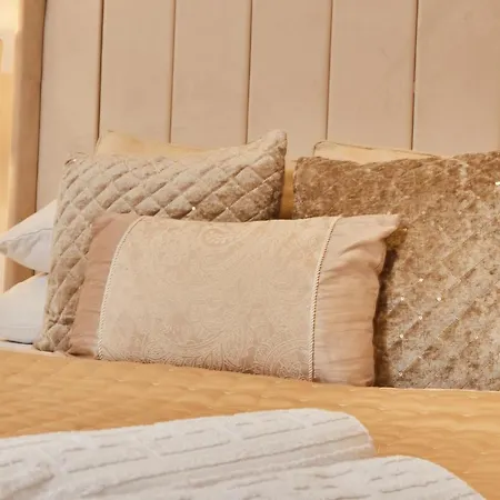 Modern Dock &free Secure Parking! *