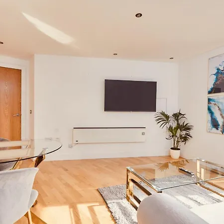 Modern Dock &free Secure Parking! * Лідс