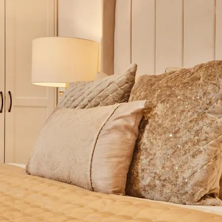 Modern Dock &free Secure Parking! Leeds (West Yorkshire)