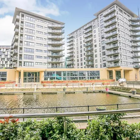 Modern Leeds Dock &free Secure Parking! *