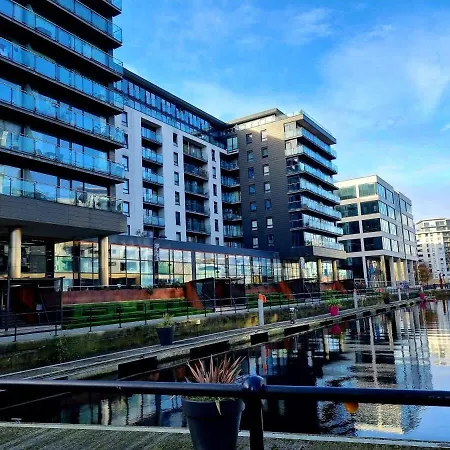 Modern Dock &free Secure Parking! Appartement