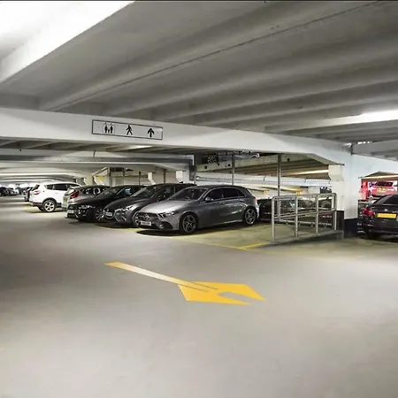아파트 Modern Dock &free Secure Parking! 리즈