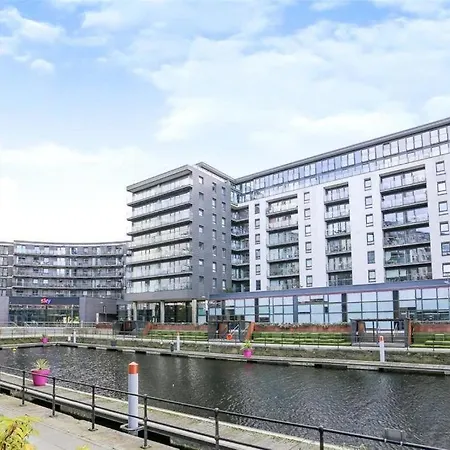 Modern Dock &free Secure Parking! Λιντς