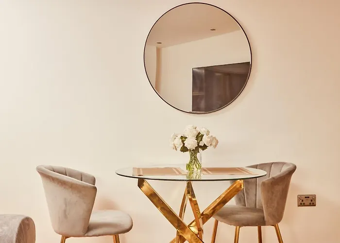 Modern Dock &free Secure Parking! Leeds (West Yorkshire)