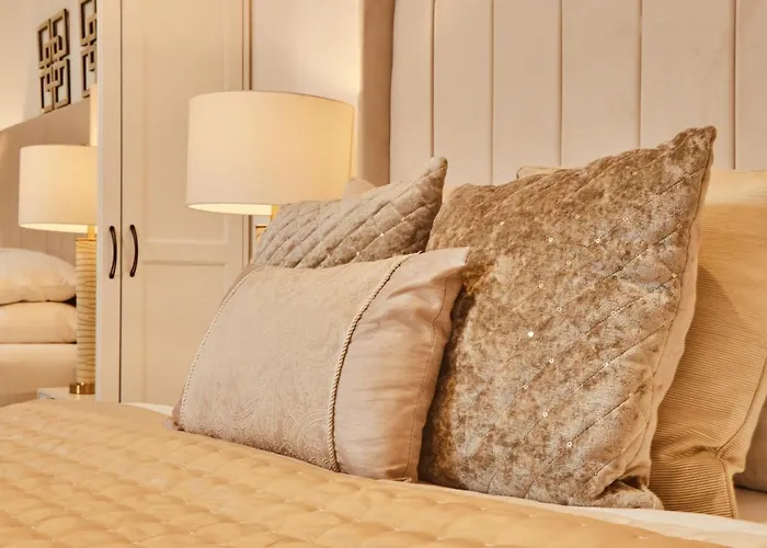 Modern Dock &free Secure Parking! Leeds (West Yorkshire)