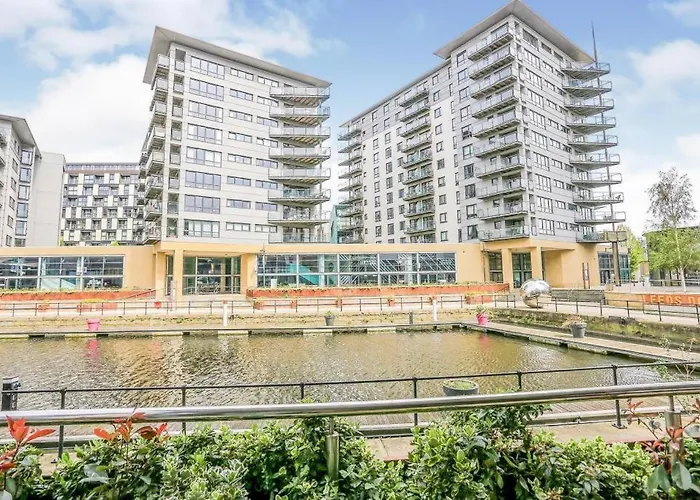 Modern Dock &free Secure Parking! *