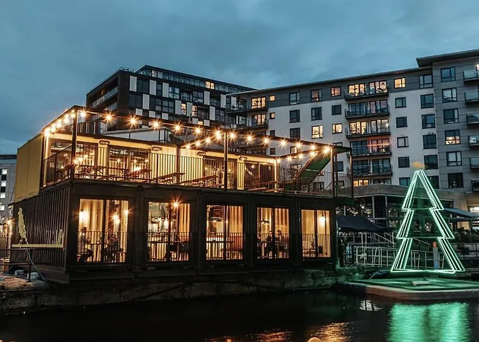 Modern Dock &free Secure Parking! Apartment