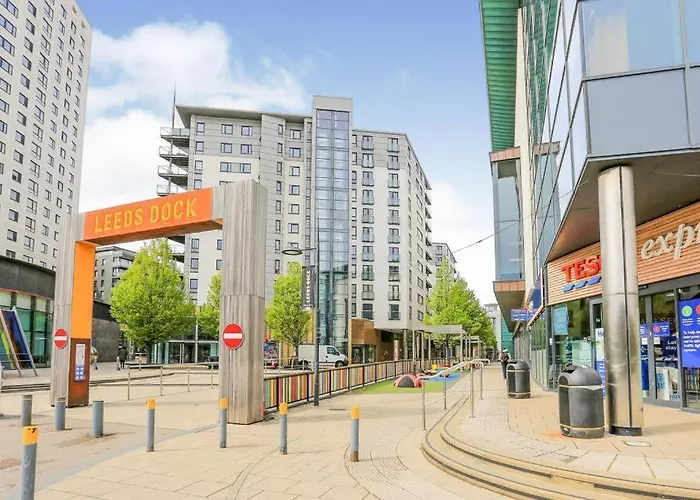 Modern Dock &free Secure Parking! Leeds (West Yorkshire)